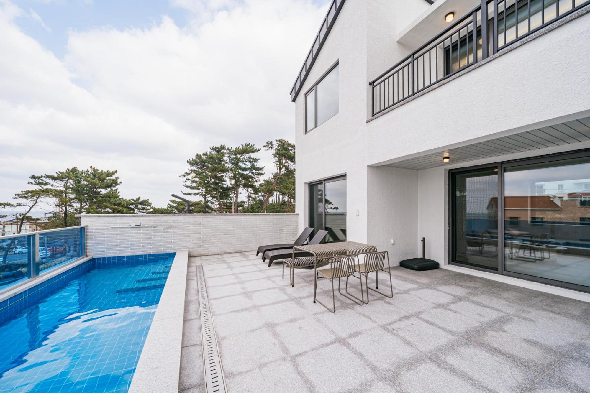 Villa Ddosi Aewol Pool Jeju